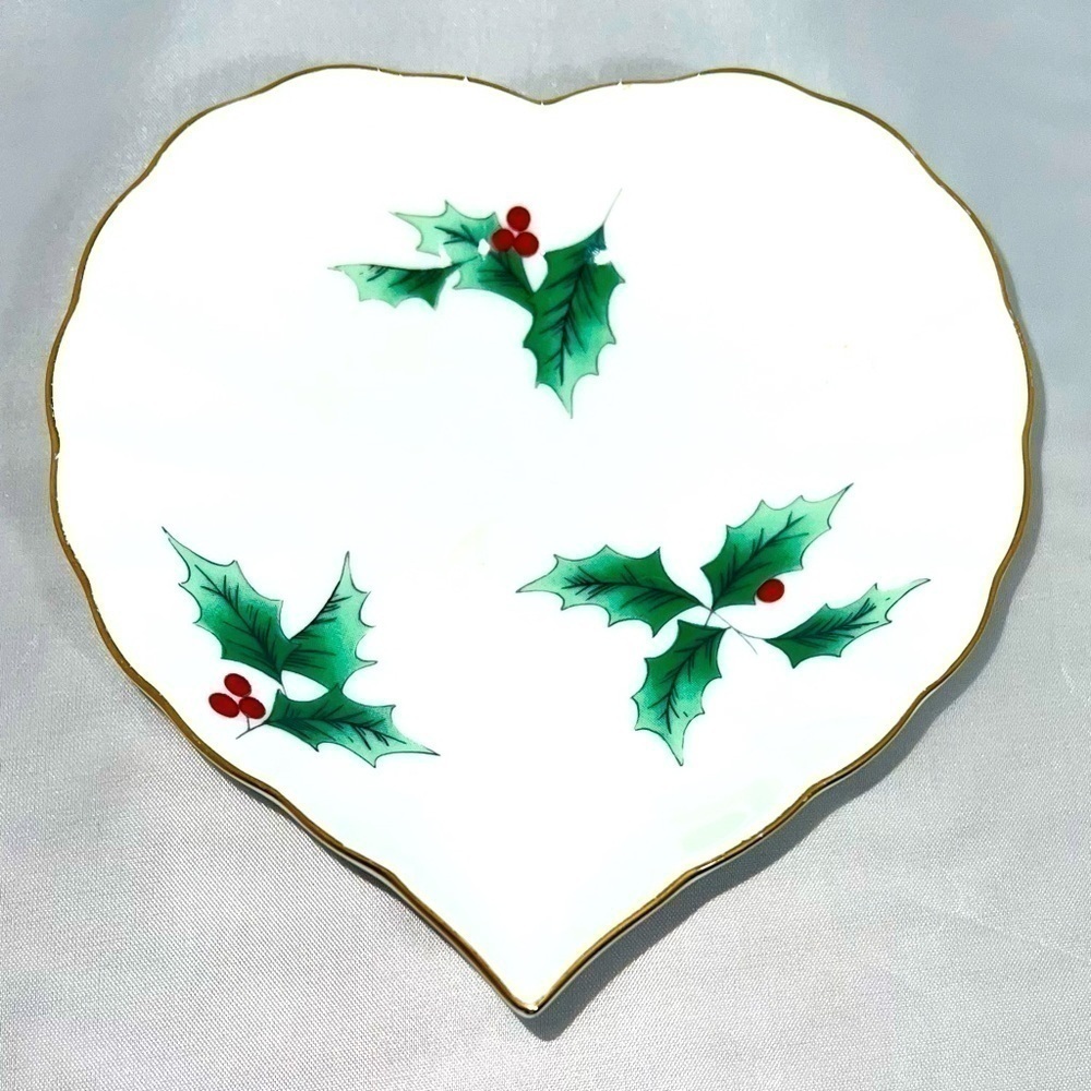 𝅺MIKASA Fine China Heart Shaped Trinket~Nut Dish